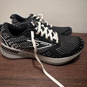 Gently worn brooks athletic sneakers